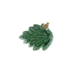 Feuille de chêne avec abeille