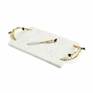 Plateau de fromages en forme de branche d'olivier avec couteau